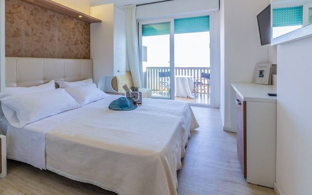 Doppelzimmer Meerblick image 4 - EurHotel 