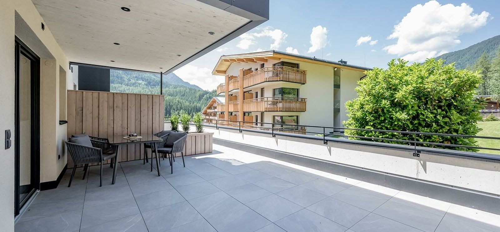 APARTMENTS № TWO image 10 - Apartmenthaus Falkner  Five