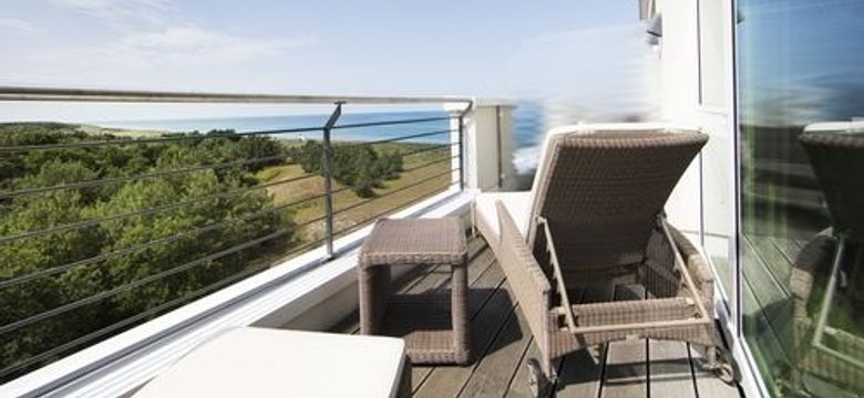 Strandhotel Dünenmeer: Double room with view of the dune forest and sea image #1