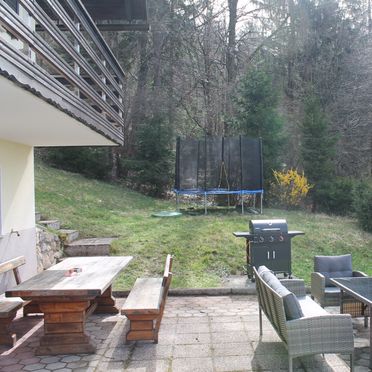 Gartenmöbel mit Gasgrill, Almhütte Mrzlica, Cece, Steiermark, Slowenien