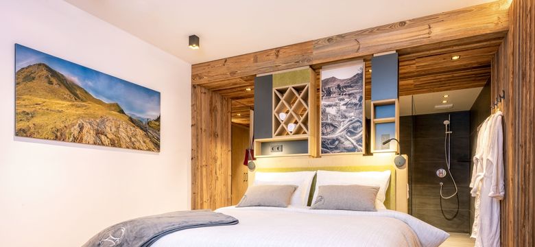 ALMGUT Mountain Wellness Hotel: Wohlfühlzimmer Almkräuter image #1