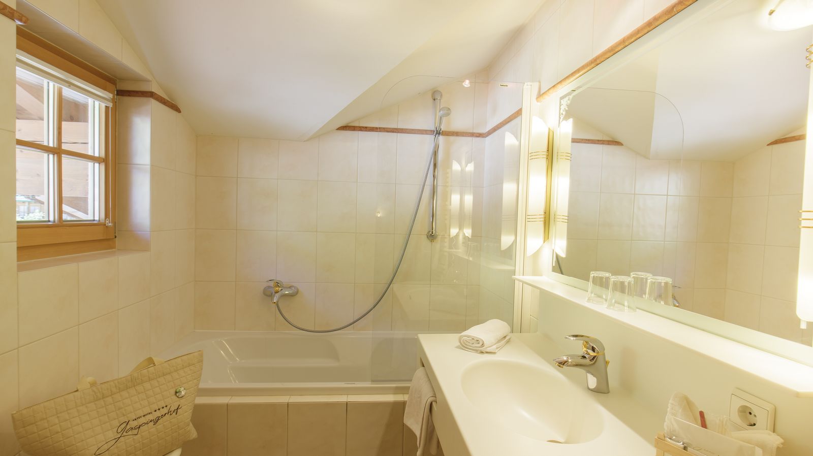 Doppelzimmer Auerberg mit Balkon image 2 - Hotel Gaspingerhof