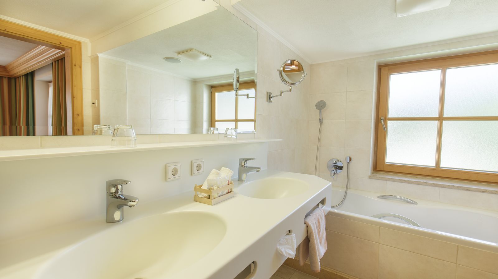 Doppelzimmer Zillertal ohne Balkon image 1 - Hotel Gaspingerhof