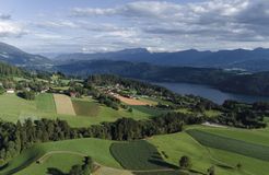 Bio- und Vitalbauernhof Bacherhof: Landschaft und Millstätter See - Bio- und Vitalbauernhof Bacherhof, Millstatt am See, Millstätter See, Kärnten, Österreich