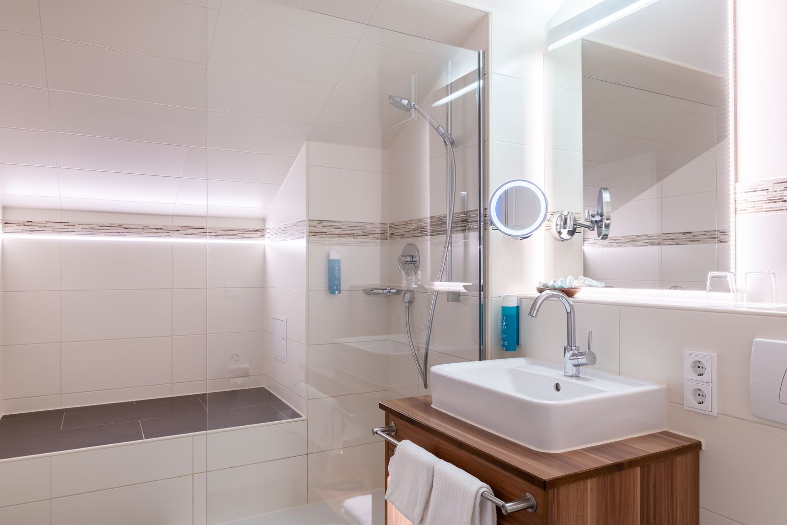 Doppelzimmer deluxe image 4 - Königshof Hotel Resort Oberstaufen