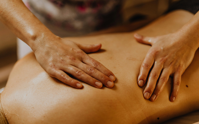 Ayurveda Abhyanga - Ganzkörpermassage - Königshof Hotel Resort Oberstaufen