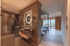 Bio-Hotel Oswalda-Hus: Suite Weitblick - Badezimmer - Bio-Hotel Oswalda-Hus, Riezlern, Vorarlberg, Österreich