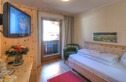 Camera singola con balcone (2/3) - Familien- und Naturhotel Darrehof