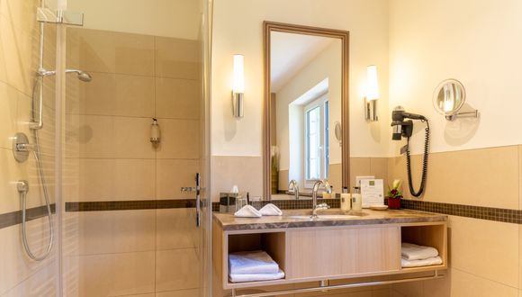 "Tannhäuser comfort suite" with castle view room image #7