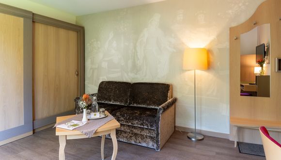 "Tannhäuser comfort suite" with castle view room image #11