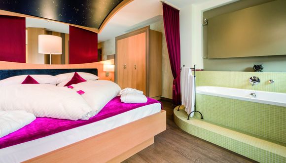 Romantic Suite "Lohengrin" room image #8