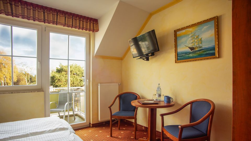 Classic Double Room with Sea-View Balcony – View 1