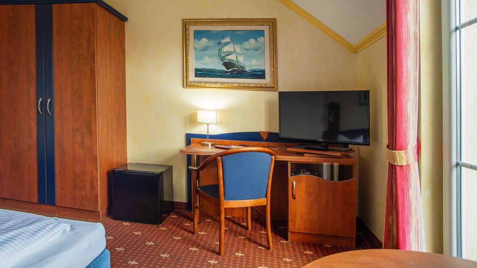 Classic Double Room with Sea-View Balcony (Classic) – View 2