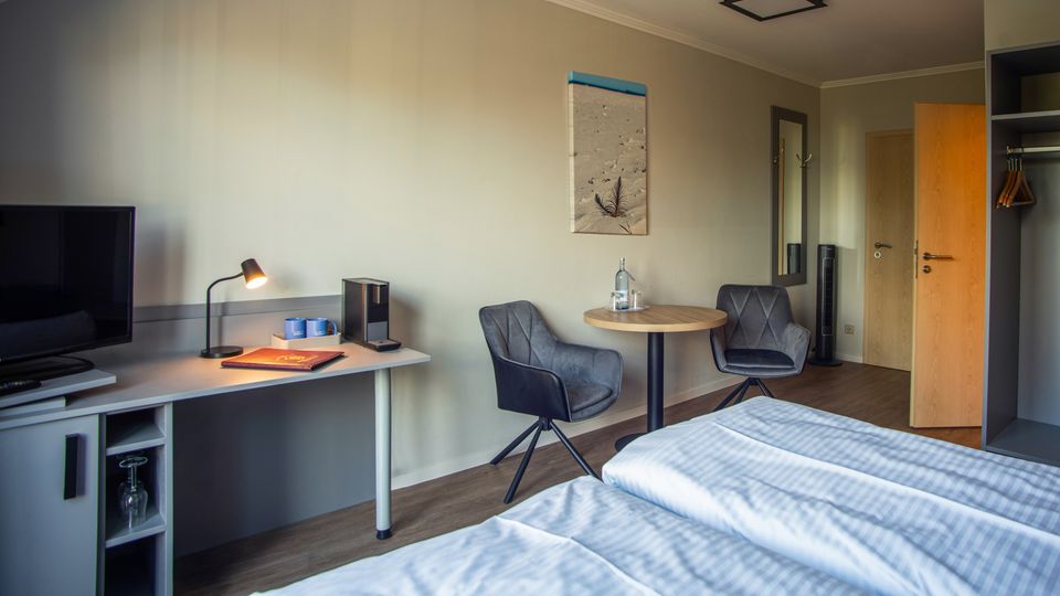 Superior Double Room with Sea-View Balcony – View 3