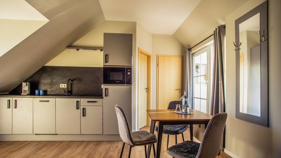 Suite with Sea View and Balcony – View 1