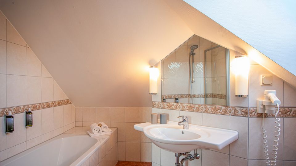 Suite with Sea View and Balcony – View 3