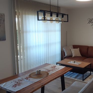 offener Wohn-Essbereich, Biochalet Suite, Gleinstätten, Steiermark, Österreich