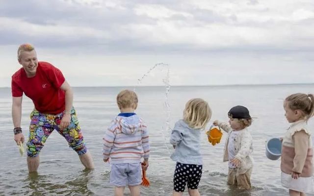 Kinderanimation am Wasser