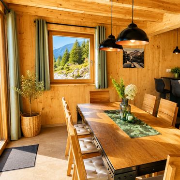 Esstisch, Casa Vela Farfalla, Arsie, Venetien, Italien