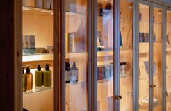 BIO HOTEL Naturapartments Alpbach: In unserem kleinen Bio-Shop findest du ausgewählte Produkte aus Tirol - Naturapartments Alpbach, Alpbach, Tirol, Österreich