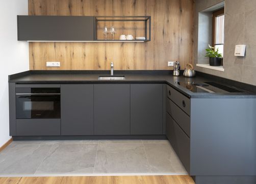 BIO HOTEL Naturapartments Alpbach: Genügend Platz zum Kochen - Naturapartments Alpbach, Alpbach, Tirol, Österreich