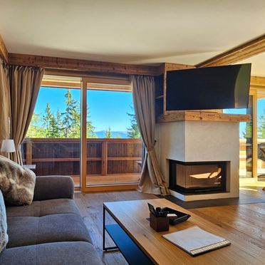 Wohnbereich mit offenem Kamin, THE LODGES am Klippitztörl, Bad St. Leonhard, Kärnten, Österreich