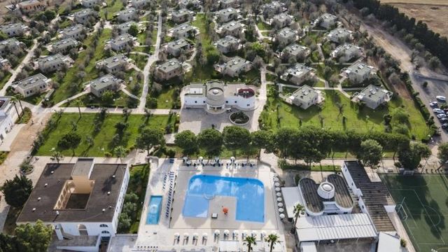 Dolmen Family Village