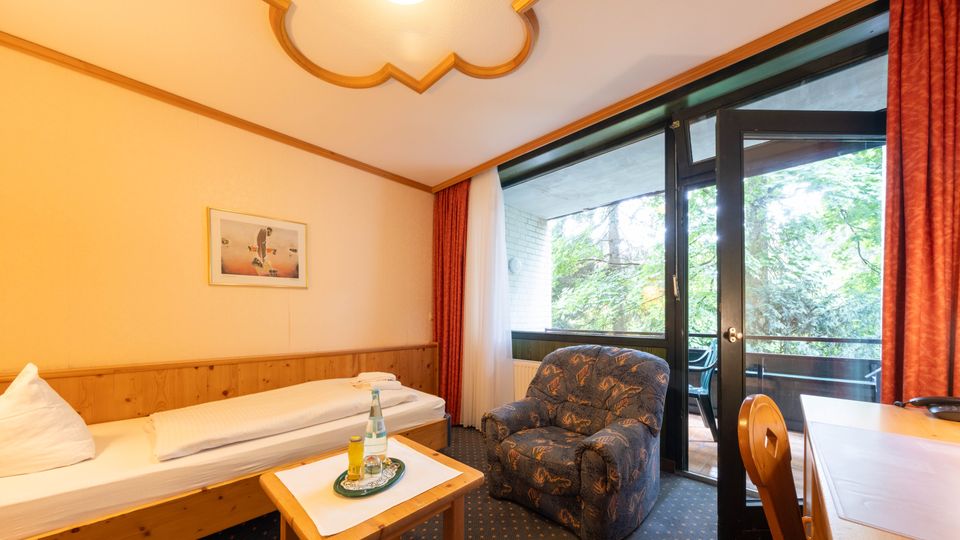 Einzelzimmer teilweise mit Balkon