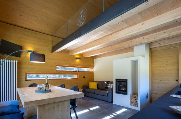 Wohn-Essbereich, Chalet Pian De La Mola, Comelico Superiore (BL), Venetien, Italien