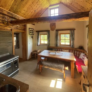 Küche mit Esstisch, Marhütte, Radenthein, Kärnten, Österreich